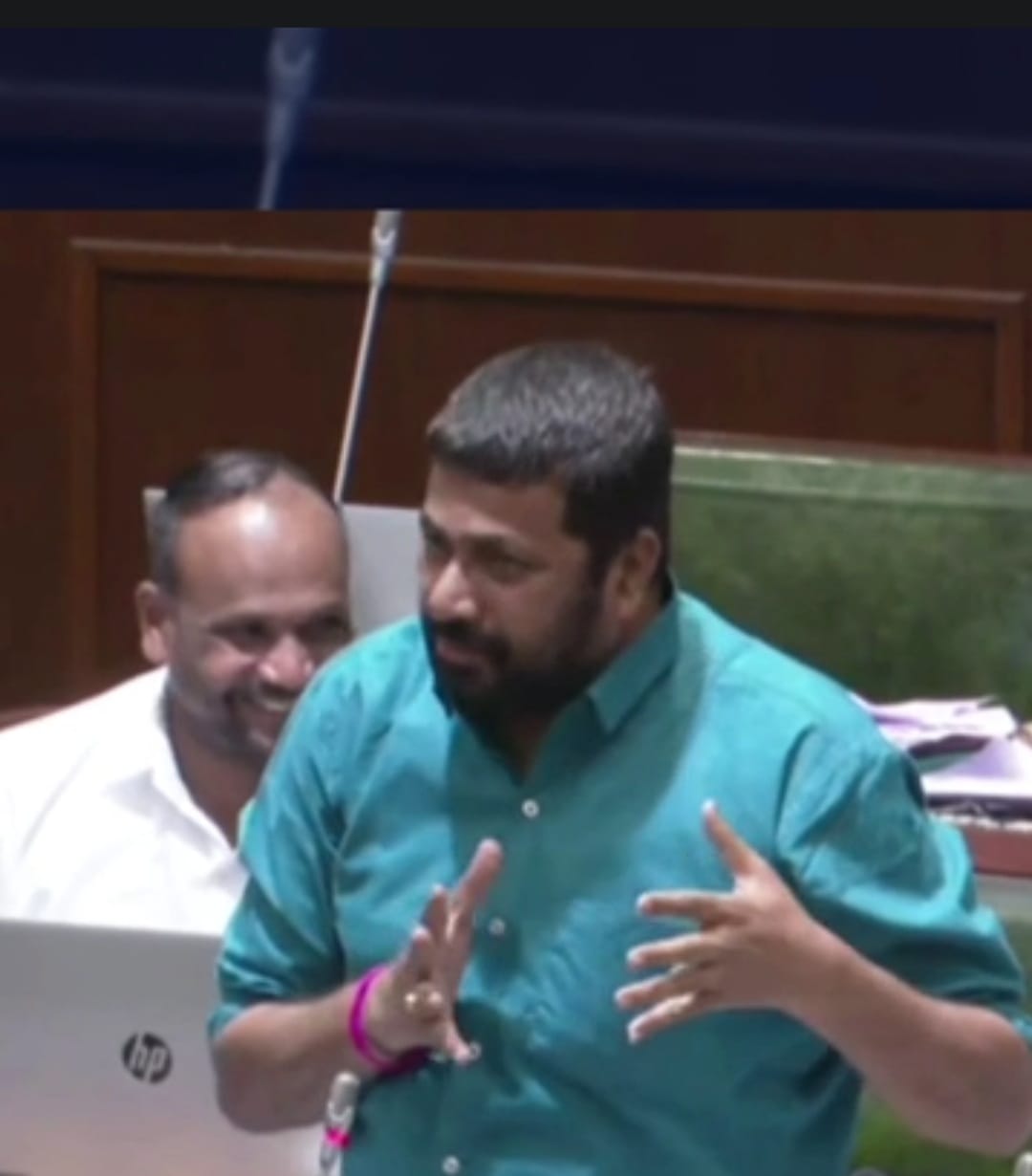 महाराष्ट्र के विधायक ने कुत्तों के बारे में कह दी ऐसी बात जिससे पेट लवर्स हो गए नाराज, जानिए खास खबर