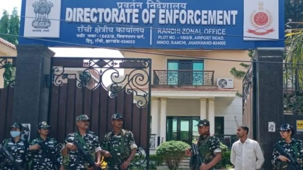 अधिकारियों में ईडी का आंतक: आंगतुकों से मोबाइल से लेकर अंगूठी तक दूर रखने की  सलाह