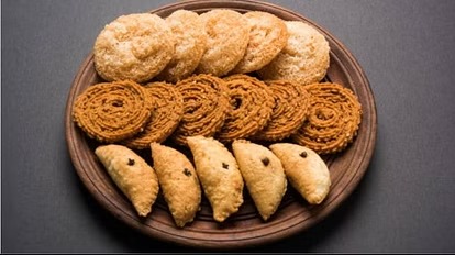 होली में बिगड़ते डाइट को ऐसे करें ठीक, इन चीजों को अपनाने से नहीं बढ़ेगा वजन