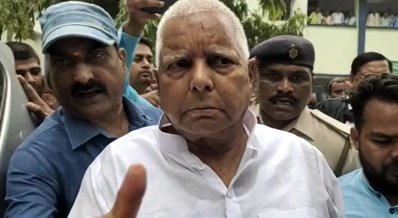 राबड़ी के बाद अब लालू यादव पर CBI का शिकंजा, दिल्ली में मीसा भारती के घर पहुंची सीबीआई, लालू यादव से करेगी पूछताछ 