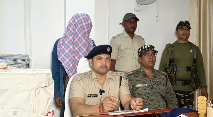 चतरा में 16 किलो अफीम के साथ एक तस्कर गिरफ्तार, गाड़ी जब्त