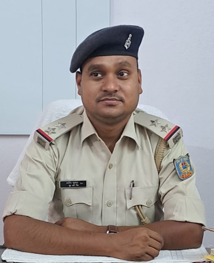 गिरिडीह के 13 पुलिस अधिकारियों और थानेदारों का ट्रांसफर, बढ़ते अपराध को लेकर प्रशासन ने किया फैसला