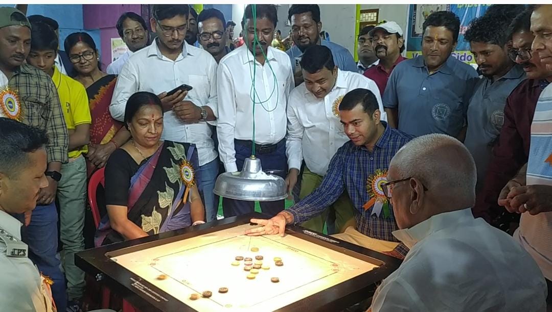 दुमका में 3 दिवसीय कैरम चैंपियनशिप का किया गया आयोजन, महिला और पुरुष दोनों ने लिया भाग