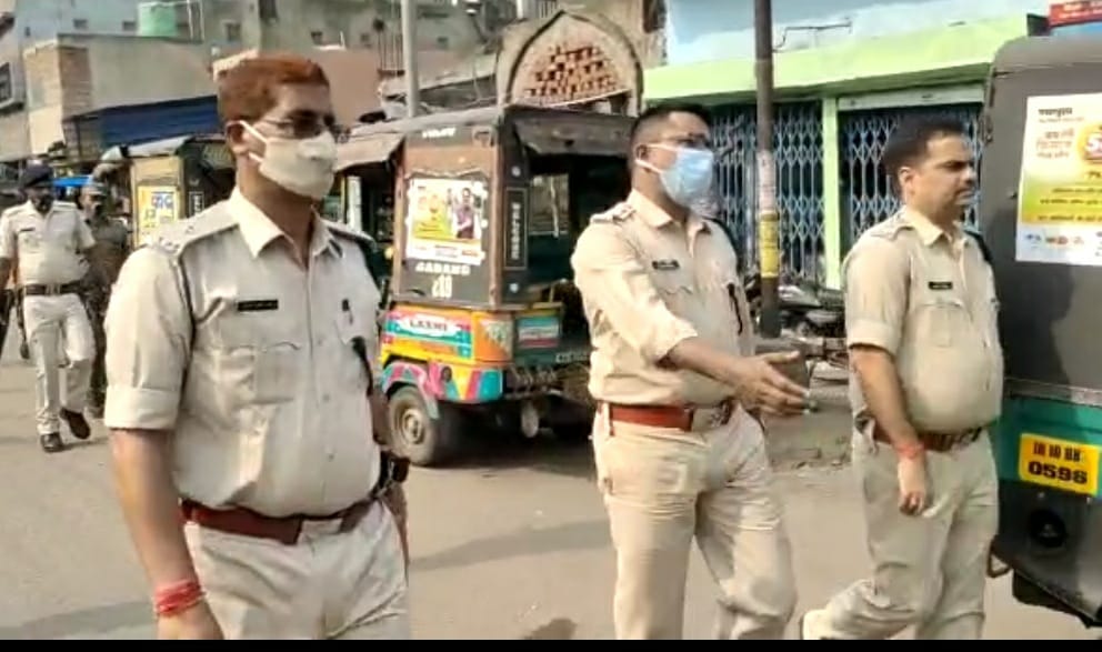 ट्रैफिक जाम में फंस गए एसपी, नहीं निकली कोई राह तो गाड़ी से उतरकर पैदल निकले