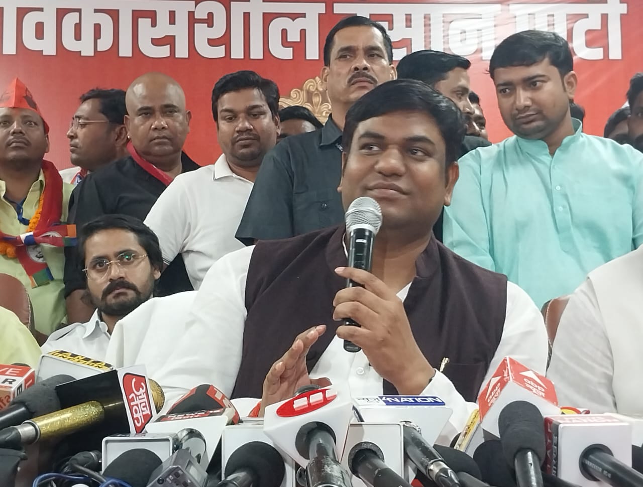 पटना में मुकेश साहनी ने मनाया शहादत दिवस, कहा निषाद समाज का रखवाला आ चुका है