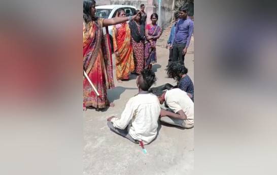 बोकारो में बच्चों पर भूत-प्रेत का साया समझ कर लोगों ने की सरेआम पिटाई, भीड़ बनी रही तमाशबीन