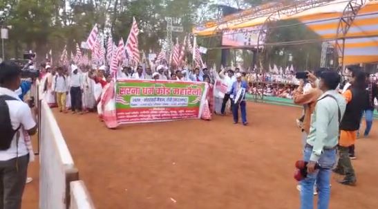 गैर आदिवासियों से शादी करने वाली महिलाओं का समाप्त हो आदिवासी दर्जा- सरना महारैली से उठी मांग