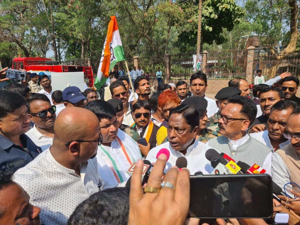 आपकी यारी देश पर भारी, अडाणी प्रकरण पर हमलावर कांग्रेस, देखिये एलआईसी और सीबीआई के बहाने कैसे प्रधानमंत्री मोदी को निशाने पर ले रहे हैं राजेश ठाकुर