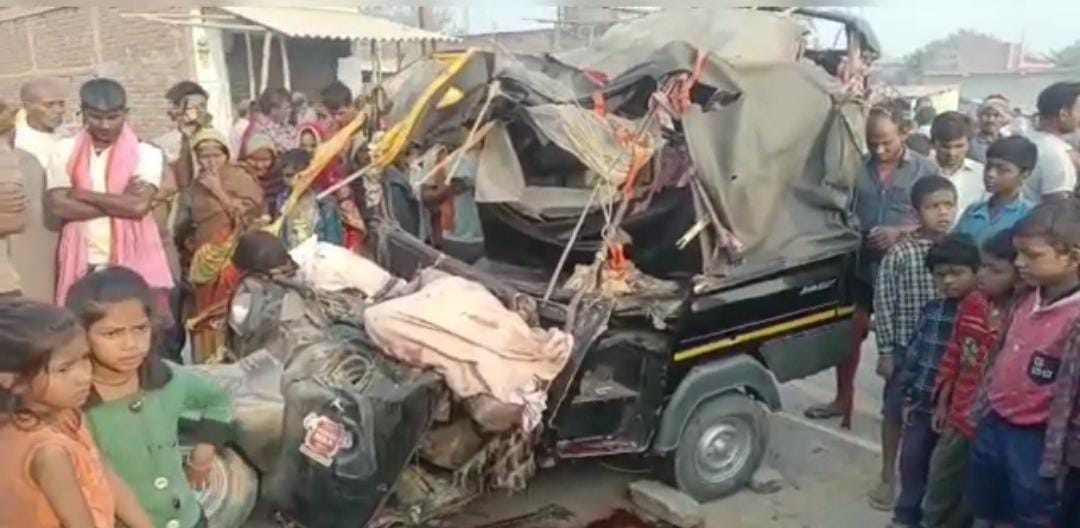 मधेपुरा में हाइवा और ऑटो में टक्कर, ऑटो पर सवार 5 लोगो की मौत, 6 गंभीर रूप से घायल