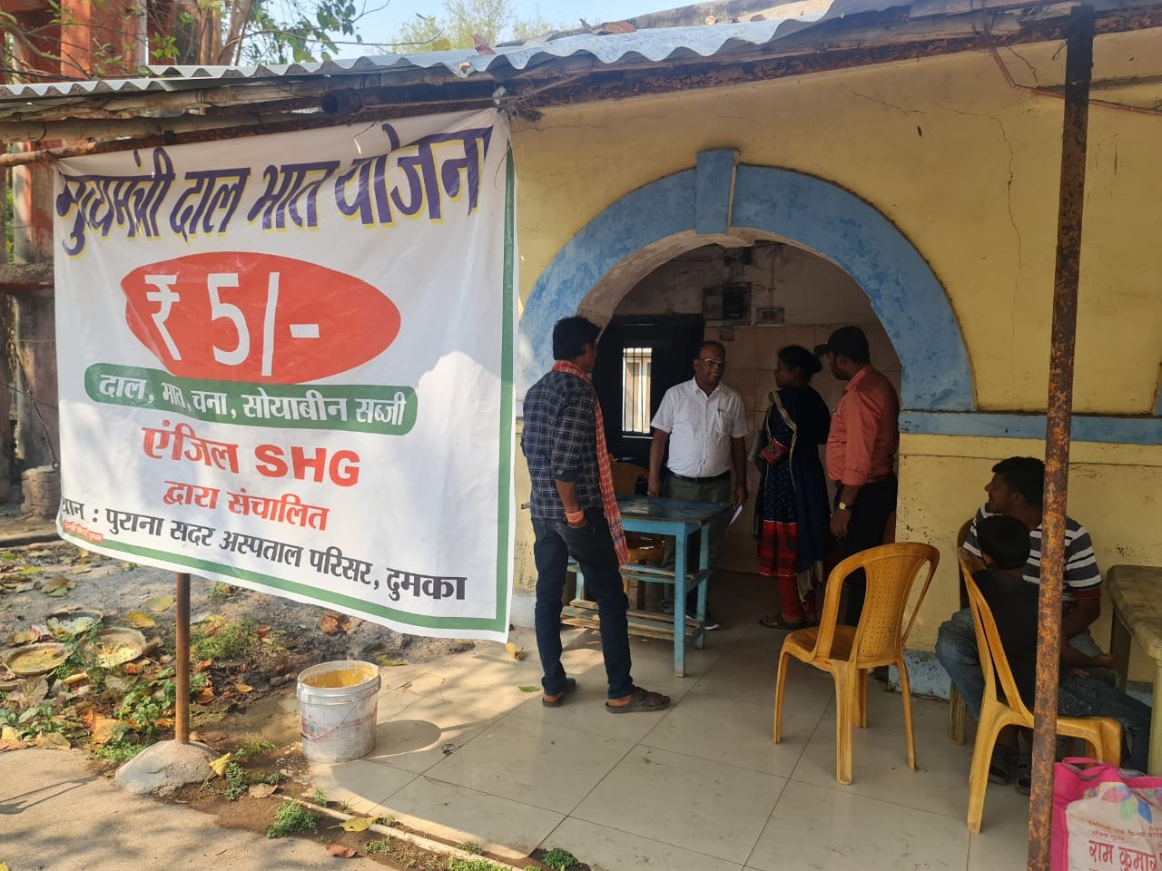 दुमका में मुख्यमंत्री दाल-भात योजना का है बुरा हाल, BDO की जांच में हुआ खुलासा