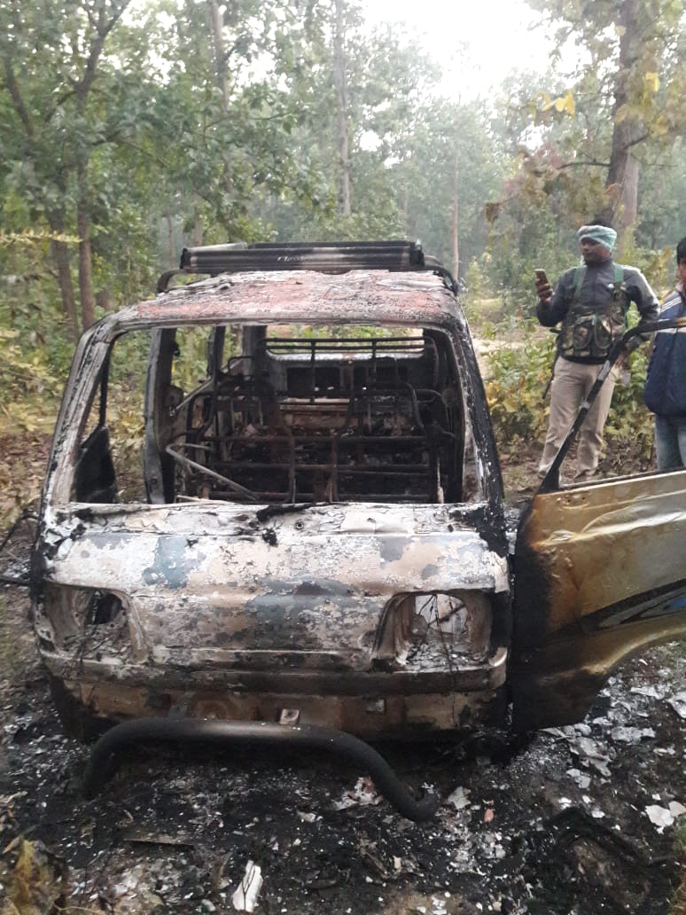 जले वैन में मृत मिला लापता युवक, जिंदा जला कर मारने की आशंका