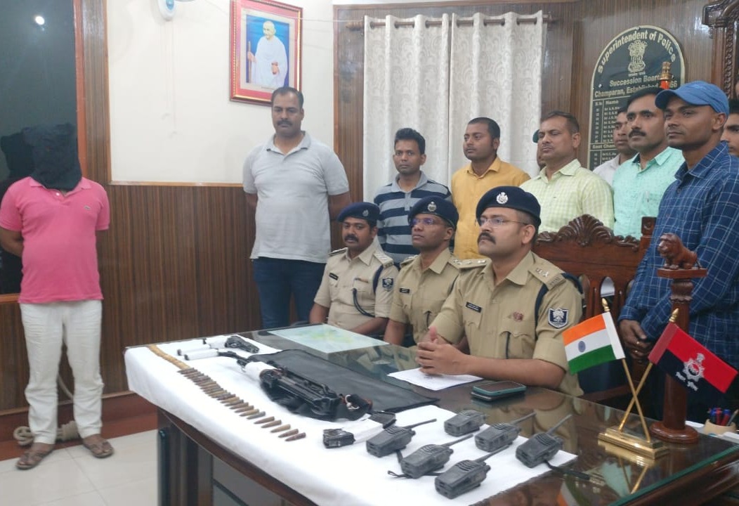 मोतीहारी : कुख्यात अपराधी कुणाल सिंह गिरफ्तार, AK- 47 के साथ  भारी मात्रा में कारतूस बरामद