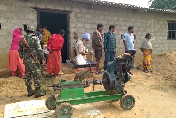 धान कूटने की मशीन में फंसकर महिला की मौत, सर धड़ से अलग