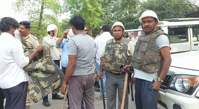 खदान से अब तक नहीं निकले लूटेरे, अब पुलिस खोज में जाएगी खदान के भीतर