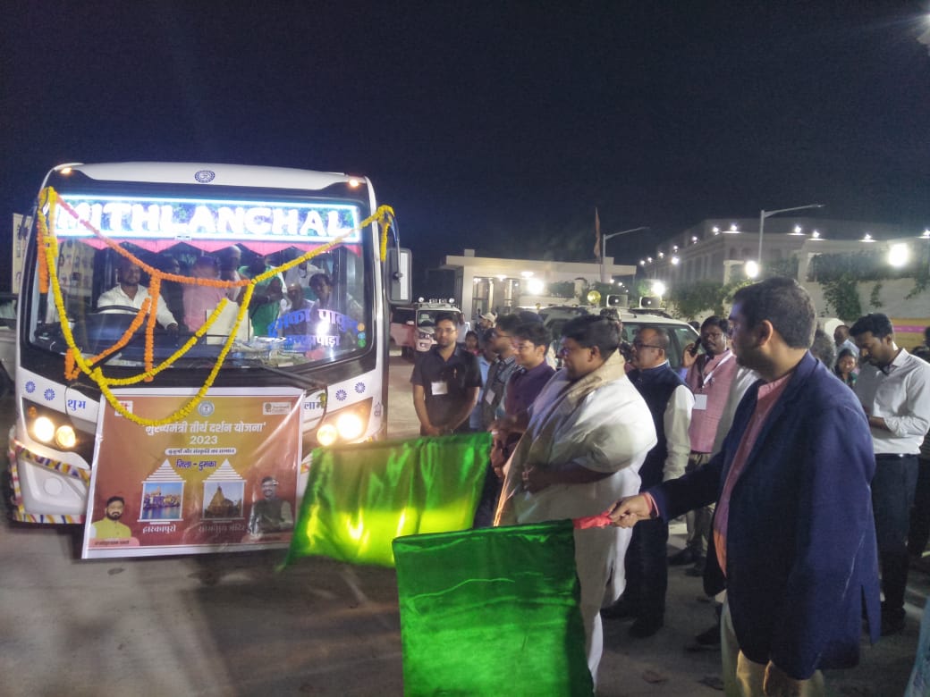 मुख्यमंत्री तीर्थ दर्शन योजना : मंत्री बादल पत्रलेख ने हरी झंडी दिखाकर तीर्थ यात्रियों को किया रवाना, द्वारका एवं सोमनाथ धाम का दर्शन करेंगे यात्री  
