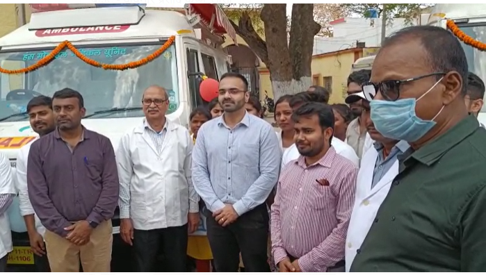 लोहरदगा में चलंत चिकित्सा एंबुलेंस का शुभारंभ, दुर्गम पहाड़ी क्षेत्र के लोगों को मिलेगा लाभ 
