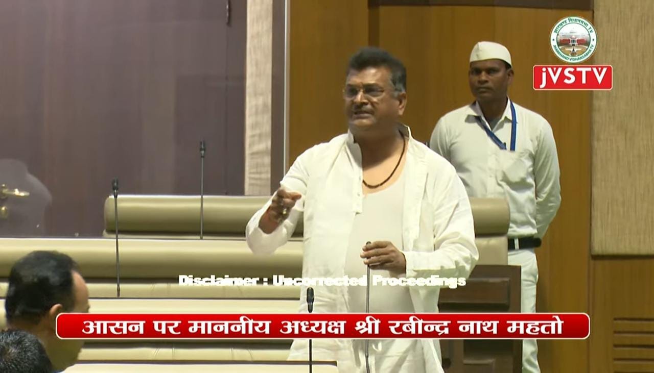 डीजे प्रतिबंध के विरोध में मनीष जायसवाल ने सदन में फाड़ा कुर्ता, कहा हिंदू होना क्या झारखंड में गुनाह है