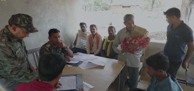 आरोपी को पकड़ने गयी पुलिस ने सो रहे चार दिन के मासूम को पैर से कुचला, मौत, ग्रामीणों में आक्रोश