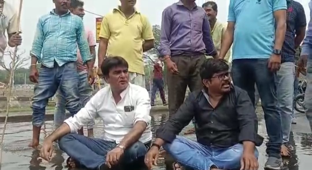 धनबाद में अभी पानी से निकलने वाला बदबू खत्म नहीं होगा,जानिए क्या है इसकी वजह 