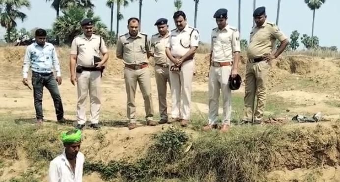 नालंदा में युवक की सिर कटी लाश मिलने से हड़कंप, पहचान करने में जुटी पुलिस 