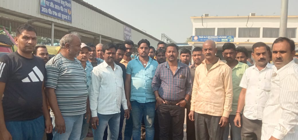 जसीडीह टेंपो मालिक सह चालक संघ ने की आपात बैठक, भाड़ा वृद्धि सहित यात्रियों को सुविधा देने की उठाई मांग
