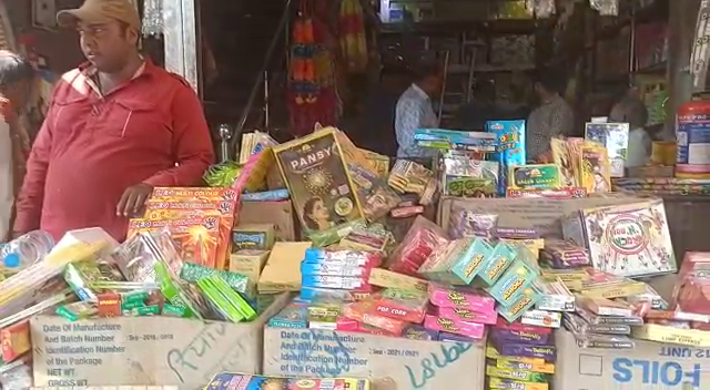 दीपावली में पटाखा जलाएं, लेकिन सावधानी कैसे बरतें, पढ़िए रिपोर्ट में