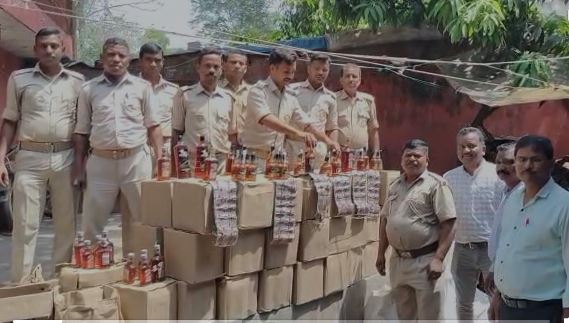 जमशेदपुर में मिनी शराब फैक्ट्री का उद्भेदन लाखों रुपये का शराब जब्त, रामनवमी में चोरी छिपे बेचने की थी तैयारी