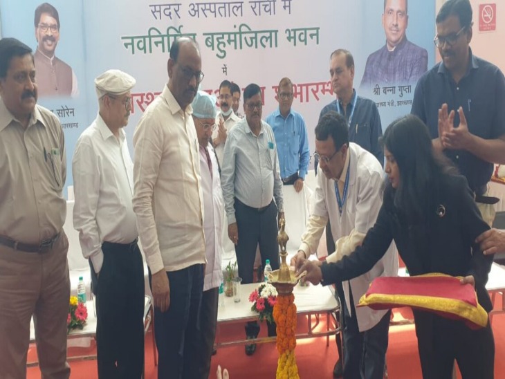सिविल सर्जन के हाथों सदर अस्पताल के नये भवन का उद्घाटन, मंत्री बन्ना गुप्ता, सांसद संजय सेठ और नगर विधायक सीपी सिंह की अनुपस्थिति पर उठे सवाल, देखिये रिपोर्ट