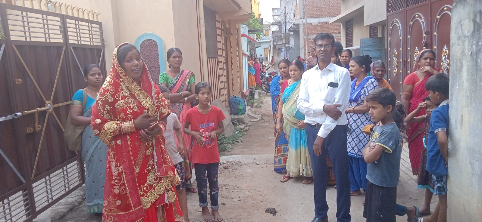 कतरास में हाई वोल्टेज ड्रामा- बीस दिन ससुराल में रही ,बिना कुछ कहे गहना -जेवर ले चली गई मायके ,अब दे रही धरना 