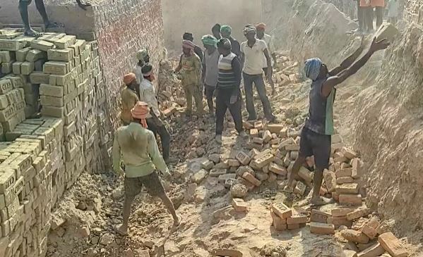 कैमूर में ईंट भट्ठे की गिरी दीवार, 6 मजदूर घायल, तीन की हालत गंभीर