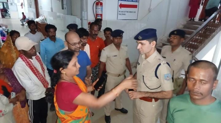 देवघर : डीजे संचालक राजा केसरी की गोली मारकर हत्या, दो संदिग्ध गिरफ्तार 