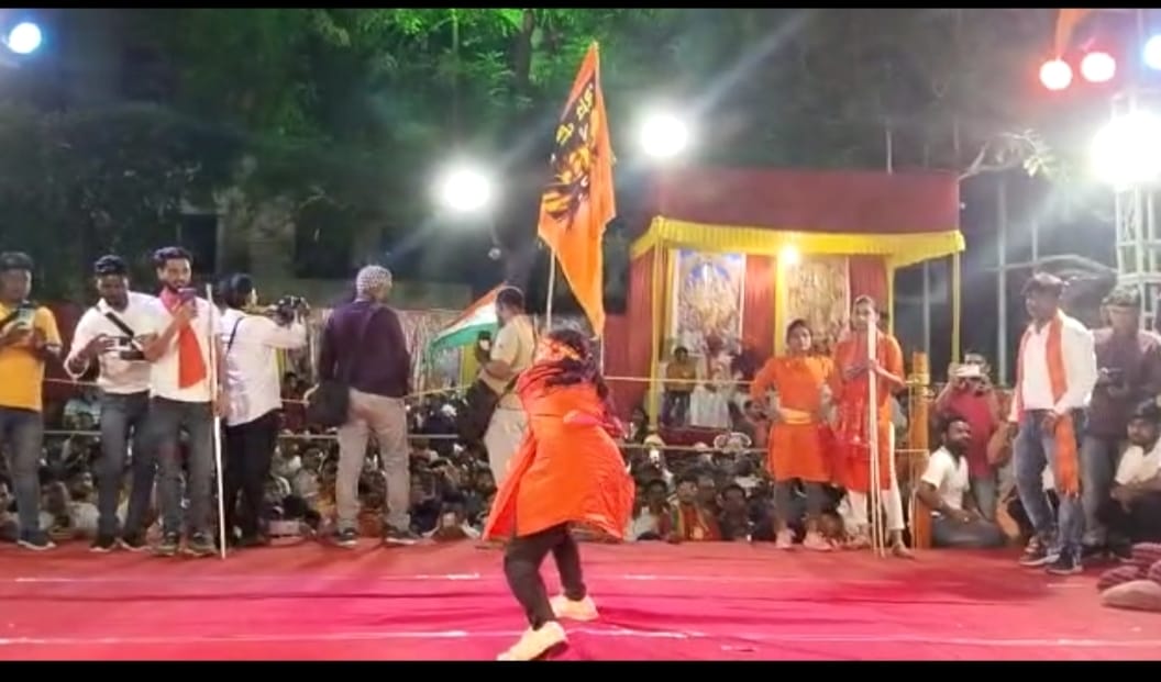 अखाड़ा दलों के प्रदर्शन से गदगद हुआ धनबाद, महिलाओं की हुई तारीफ 