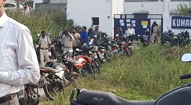 बैंक ऑफ बड़ौदा में 36 लाख रू0 का फर्जीवाड़ा करने का आरोपी परीक्षा हॉल से गिरफ्तार