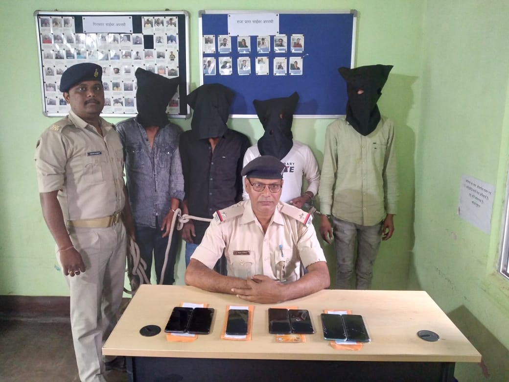 देवघर में 4 शातिर साइबर अपराधी गिरफ्तार, नौकरी का झांसा देकर करते थे ठगी