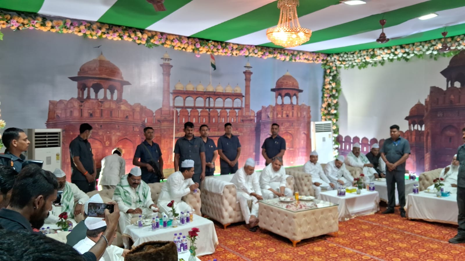 बिहार में इफ्तार पार्टी में लगे पोस्टर पर बवाल, भाजपा- JDU में बयानबाजी तेज, जानिए पूरा मामला