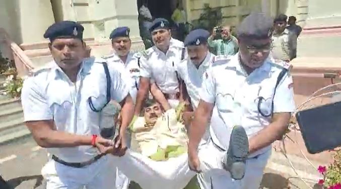 "आसन ने दिखलाई निर्लज्जता, शर्मसार हुआ लोकतंत्र", सदन से टांगकर निकालने जाने पर भाजपा विधायक जीवेश मिश्रा का आसन पर बड़ा हमला