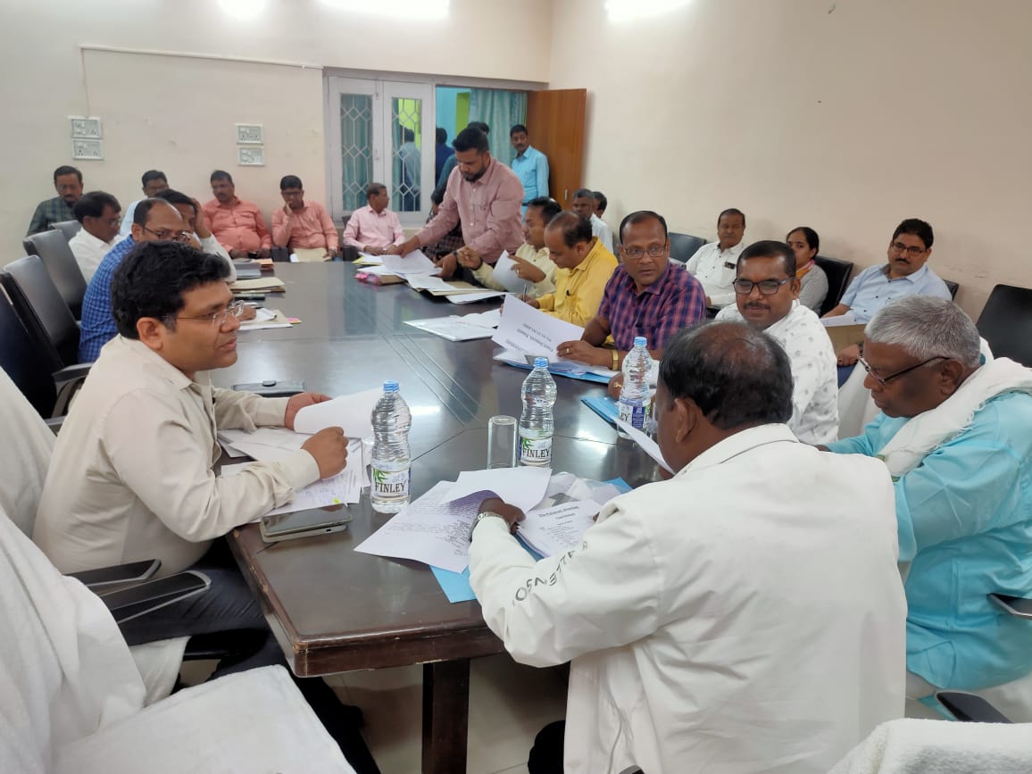 DHANBAD!! जिला परिषद एवं पंचायती राज  समिति पहुंची धनबाद ,जानिए बैठक में क्या क्या हुआ 