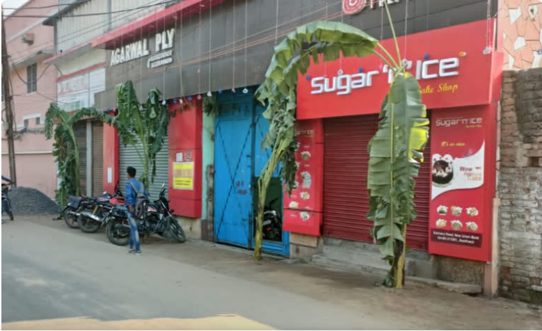 दुकानदार बीच सड़क पर कर रहे थे आतिशबाजी, विरोध करने पर कर दी सदर सीओ की पिटाई