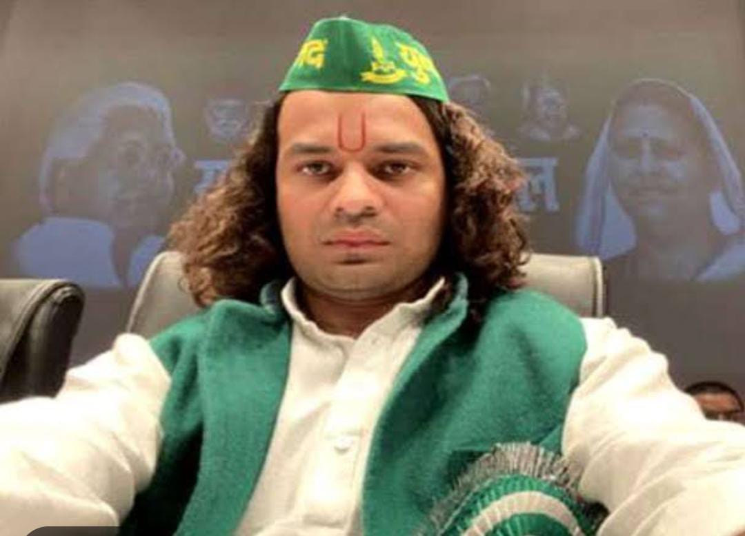 आखिर क्यों होटल से फेंका गया मंत्री तेज प्रताप यादव का सामान ? क्या है मामला जानिए