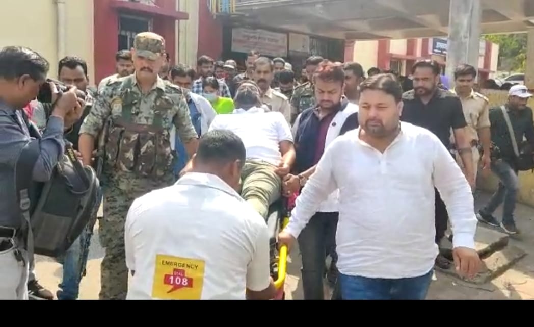 सीने में तेज दर्द की शिकायत के बाद पूर्व विधायक संजीव सिंह SNMMCH में भर्ती 