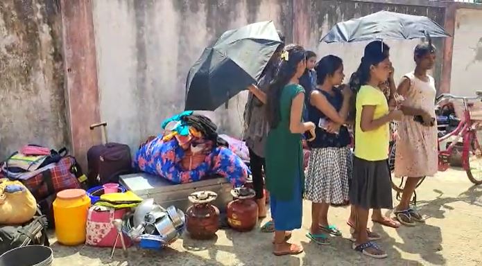 दुमका के इस हॉस्टल में छात्रा क्यों बन गई नौकरानी? नरक से भी बद्दतर है ये छात्रावास