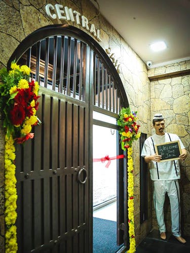 इस जेल में मिल रहा है 5 स्टार जैसा लजीज खाना, कैदी खुद लोगों की कर रहे हैं खातिरदारी