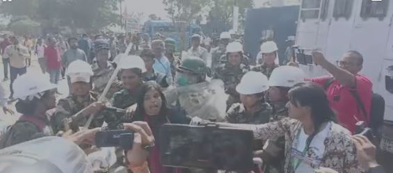 उग्र प्रर्दशकारियों पर लाठीचार्ज, विधायक सीपी सिंह की आंख में चोट, घायलों से मिलने पारस अस्पताल पहुंची सांसद अन्नपूर्णा देवी