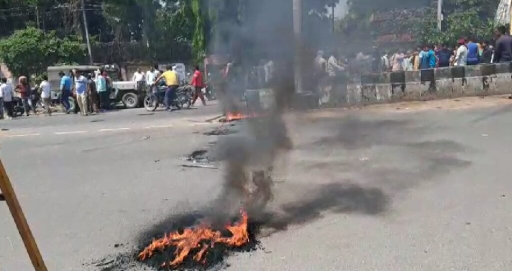 बरवाअड्डा गोली कांड -मृतक के परिजनों ने की सड़क जाम ,जानिए क्यों है पुलिस के खिलाफ आक्रोश