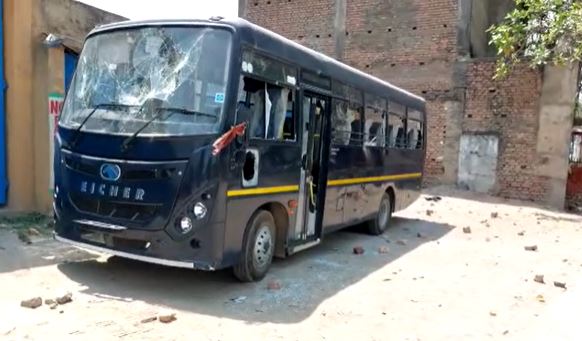 दलित नेता राकेश पासवान की हत्या पर बवाल, समर्थकों ने थाना के अंदर की तोड़फोड़, तीन पुलिस वैन क्षतिग्रस्त
