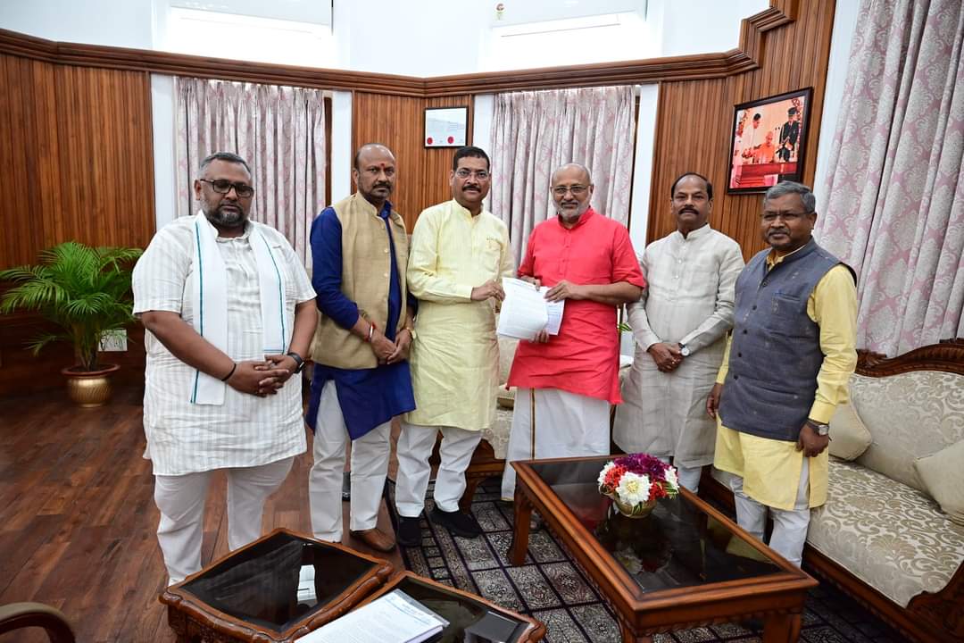 सचिवालय घेराव में हुए लाठीचार्ज के मामले में राजनीति तेज, भाजपा प्रतिनिधिमंडल ने राज्यपाल से की जांच की मांग