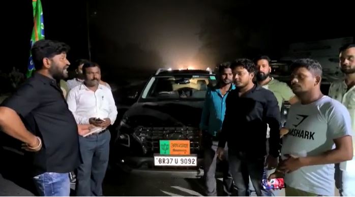 भाजपा के जिला अध्यक्ष ने उत्पाद कर्मियों पर लगाया दुर्व्यवहार का आरोप, विरोध में उतरे भाजपा कार्यकर्ता, देखिये यह रिपोर्ट