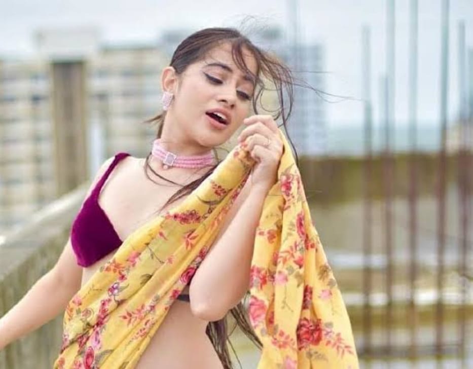 ऊर्फी को एक डायरेक्टर के ऑफिस से आया धमकी भरा कॉल, कहा- ‘तुम्हारे कपड़ों के लिए तुम्हें जान से मार देना चाहिए’