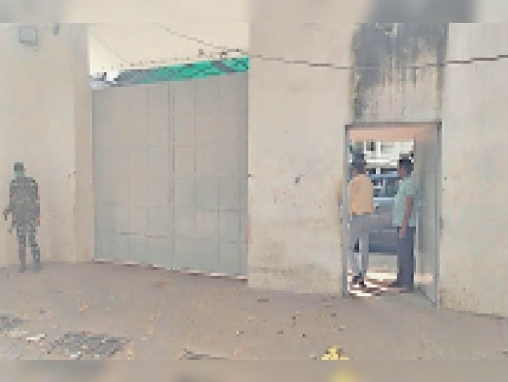 गिरिडीह: अतिवीर समूह के चाईना प्लांट में कोलकाता जीएसटी टीम की छापेमारी, कागजातों को खंगालने में जुटे हैं अधिकारी