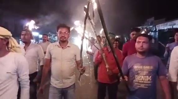 बोकारो में 60:40 के विरोध में छात्रों ने निकाला मशाल जुलूस, सरकार के खिलाफ जमकर की नारेबाजी